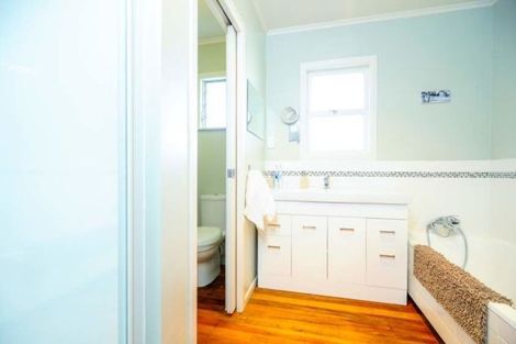 Photo of property in 59 Mcintyre Road, Mangere Bridge, Auckland, 2022