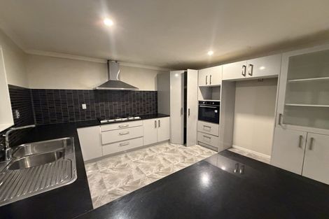 Photo of property in 43 Redoubt Road, Goodwood Heights, Auckland, 2105