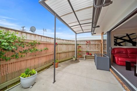 Photo of property in 2/241 Omata Road, Spotswood, New Plymouth, 4310