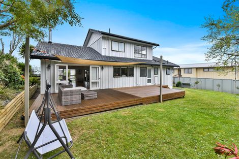 Photo of property in 24 Deodar Place, Totara Heights, Auckland, 2105