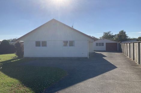 Photo of property in 98 Oakfield Crescent, Pukete, Hamilton, 3200