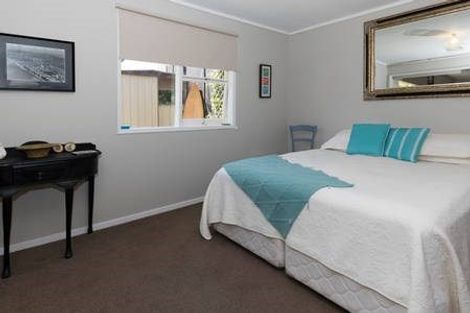 Photo of property in 42a The Esplanade, Eastern Beach, Auckland, 2012