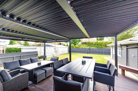 Photo of property in 8 Parkland Crescent, Terrace End, Palmerston North, 4410