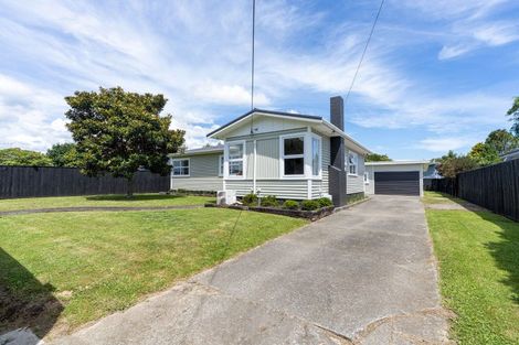 Photo of property in 10 Highbury Drive, Levin, 5510