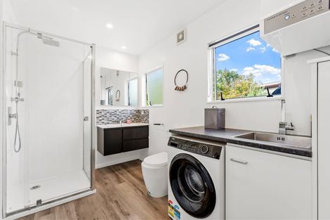 Photo of property in 2/4 Kenneth Hopper Place, Manly, Whangaparaoa, 0930