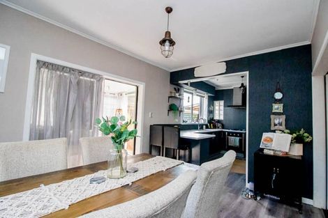 Photo of property in 10 Bush Street, Paeroa, 3600