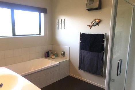 Photo of property in 21 Campion Road, Waikanae Beach, Waikanae, 5036