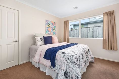 Photo of property in 4 Tongariro Drive, Aotea, Porirua, 5024