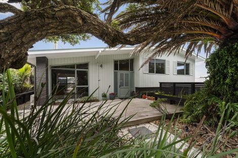 Photo of property in 11 Southern Cross Crescent, Island Bay, Wellington, 6023