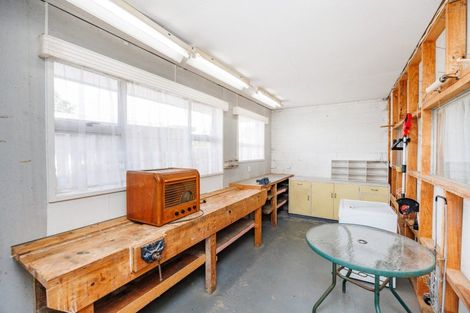 Photo of property in 18 Westhaven Grove, Takaro, Palmerston North, 4412