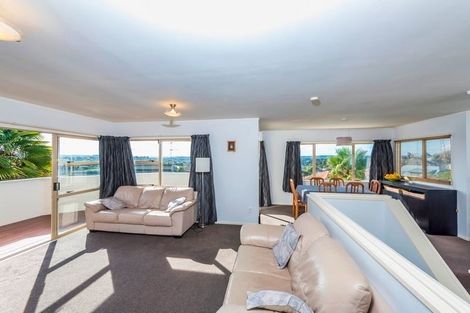 Photo of property in 13 Ballini Rise, West Harbour, Auckland, 0618