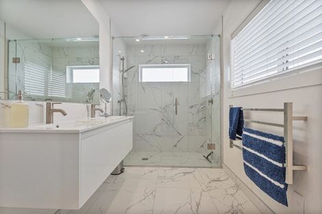 Photo of property in 17 Waitotara Way, Whitianga, 3510