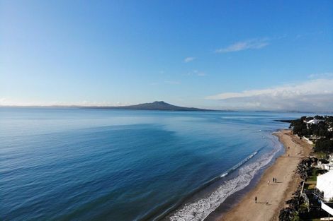 Photo of property in 9a Holiday Road, Milford, Auckland, 0620