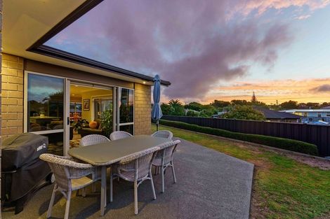 Photo of property in 12 Simpson Crescent, Raumati Beach, Paraparaumu, 5032