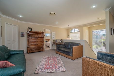 Photo of property in 5 Tollana Road, Te Atatu Peninsula, Auckland, 0610