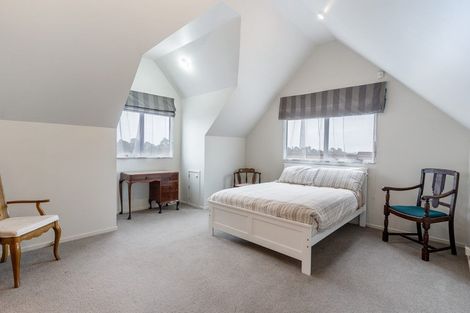 Photo of property in 14 Seaglen Place, Botany Downs, Auckland, 2010