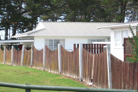 Photo of property in 3 Thornlow Street, Glendene, Auckland, 0602