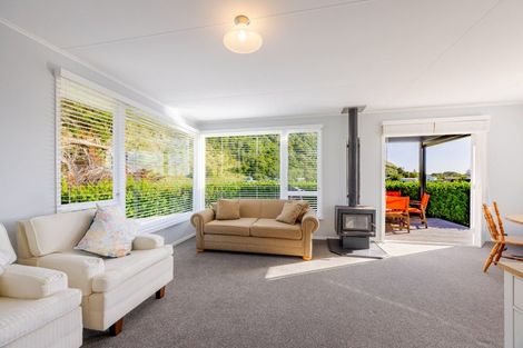 Photo of property in 15 John Ross Place, Kairakau, Elsthorpe, 4295