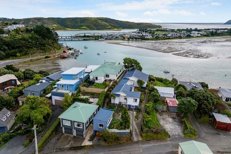Photo of property in 61 Bayview Road, Paremata, Porirua, 5024