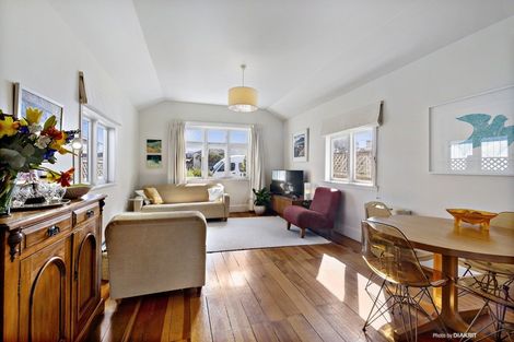 Photo of property in 18 Apu Crescent, Lyall Bay, Wellington, 6022