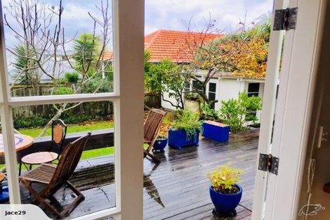 Photo of property in 10 Faulkner Road, Northcote Point, Auckland, 0627