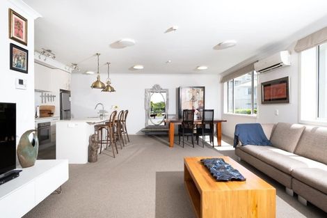 Photo of property in 84 Rewa Rewa Lane, Orewa, 0931