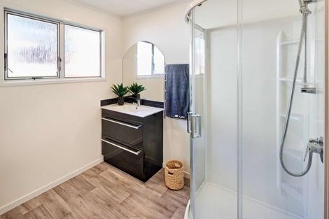 Photo of property in 18 Rembrandt Avenue, Tawa, Wellington, 5028