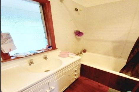 Photo of property in 137 Seabrook Avenue, New Lynn, Auckland, 0600