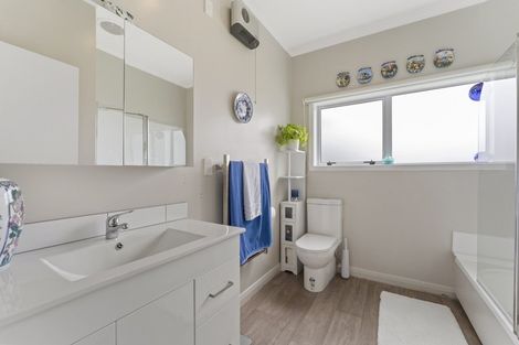 Photo of property in 52 Hinemoa Street, Paraparaumu, 5032