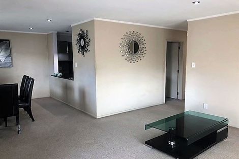 Photo of property in 2/421 Mount Albert Road, Mount Roskill, Auckland, 1041