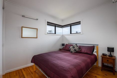 Photo of property in 102 Eighth Avenue, Urenui, 4377