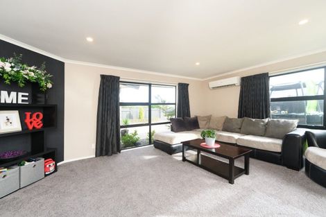 Photo of property in 6 Nevada Way, Kelvin Grove, Palmerston North, 4414