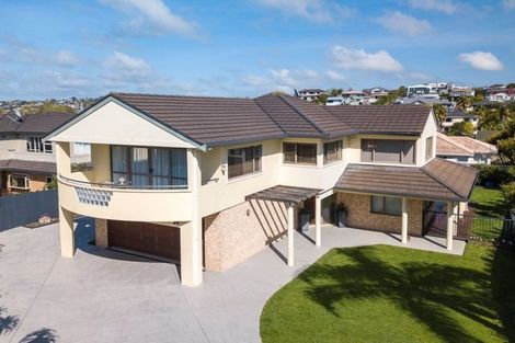 Photo of property in 13 Kahala Place, West Harbour, Auckland, 0618