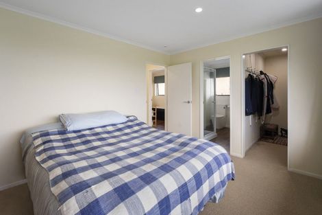 Photo of property in 35 Springdale Grove, Fitzherbert, Palmerston North, 4410