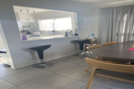 Photo of property in 1/212 Te Atatu Road, Te Atatu South, Auckland, 0610