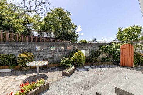 Photo of property in 32 Beaumont Crescent, Frankleigh Park, New Plymouth, 4310