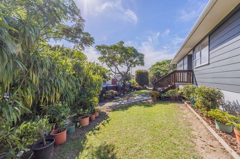 Photo of property in 5 Merida Place, Unsworth Heights, Auckland, 0632