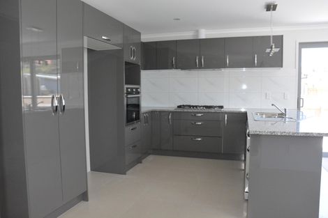 Photo of property in 6 Garrett Drive, Whalers Gate, New Plymouth, 4310