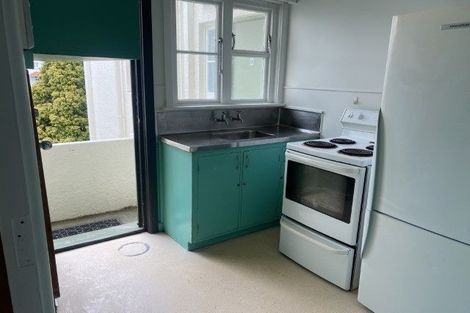 Photo of property in Winslow Apartments, 6/2 Ohiro Road, Aro Valley, Wellington, 6021