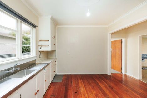 Photo of property in 5 Pahiatua Street, Hokowhitu, Palmerston North, 4410