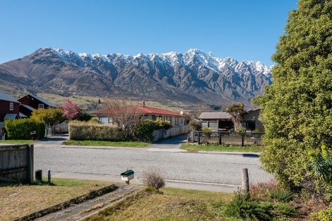 Photo of property in 35-35a Remarkables Crescent, Frankton, Queenstown, 9300