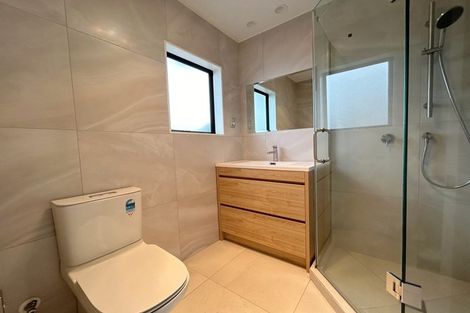 Photo of property in 17 Waiohua Road, Greenlane, Auckland, 1061