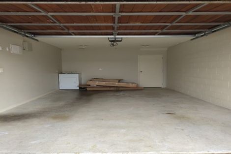 Photo of property in 25 Spalding Rise, Golflands, Auckland, 2013