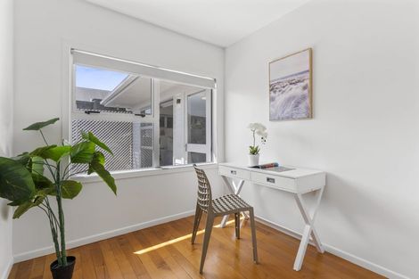 Photo of property in 1/11 Corunna Road, Milford, Auckland, 0620