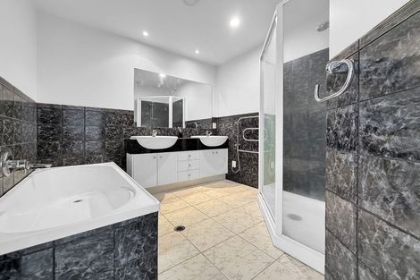 Photo of property in 2h/175 Hurstmere Road, Takapuna, Auckland, 0622