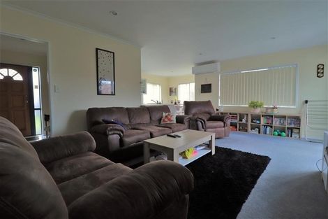 Photo of property in 6 Arlose Place, Westgate, Auckland, 0614