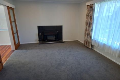 Photo of property in 73 Victory Crescent, Tawa, Wellington, 5028