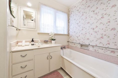 Photo of property in 10 Burrows Place, Ilam, Christchurch, 8041