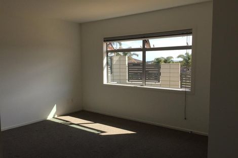 Photo of property in 1 Henriette Place, The Gardens, Auckland, 2105