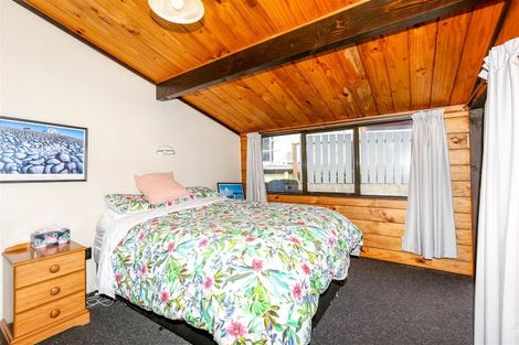 Photo of property in 76 Cumberland Street, Welbourn, New Plymouth, 4312